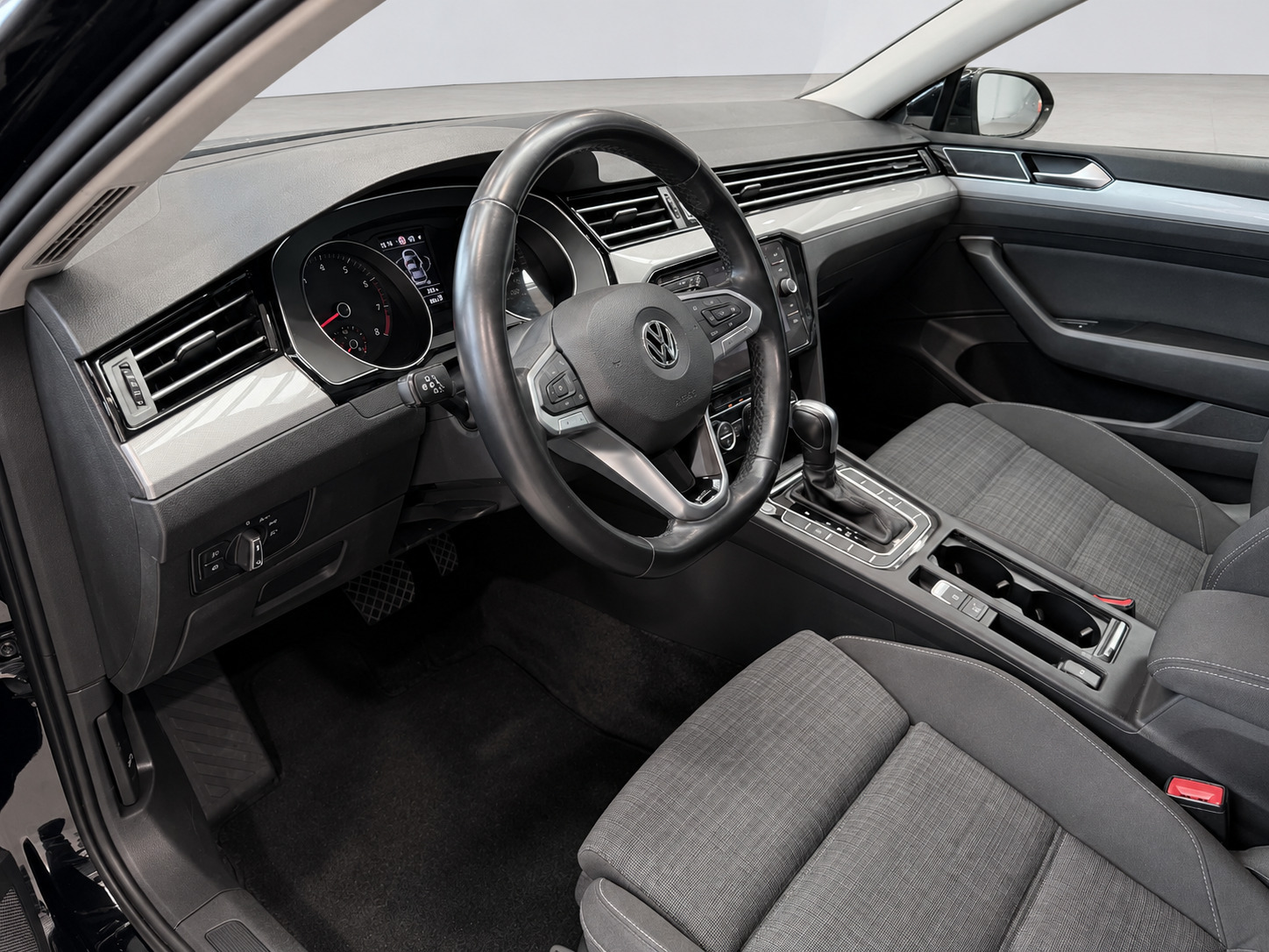 Sort VW Passat fra 2020