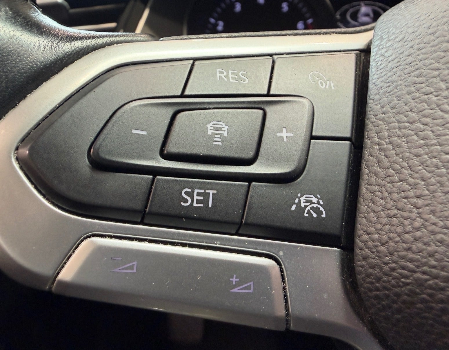 Sort VW Passat fra 2020