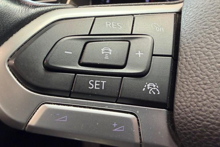 Sort VW Passat fra 2020