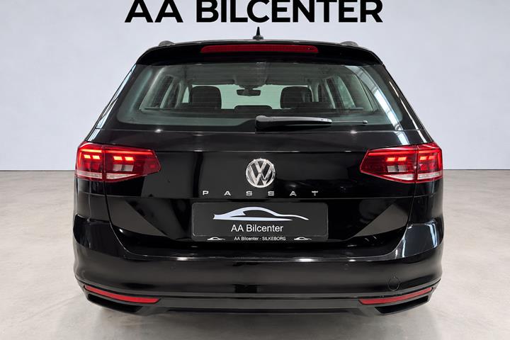Sort VW Passat fra 2020
