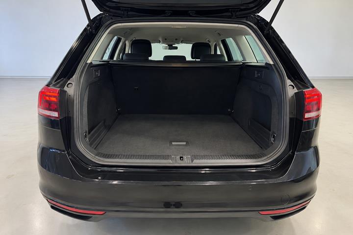 Sort VW Passat fra 2020
