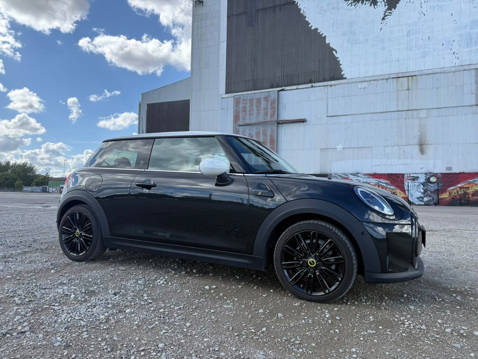 Sort Mini Cooper SE fra 2023