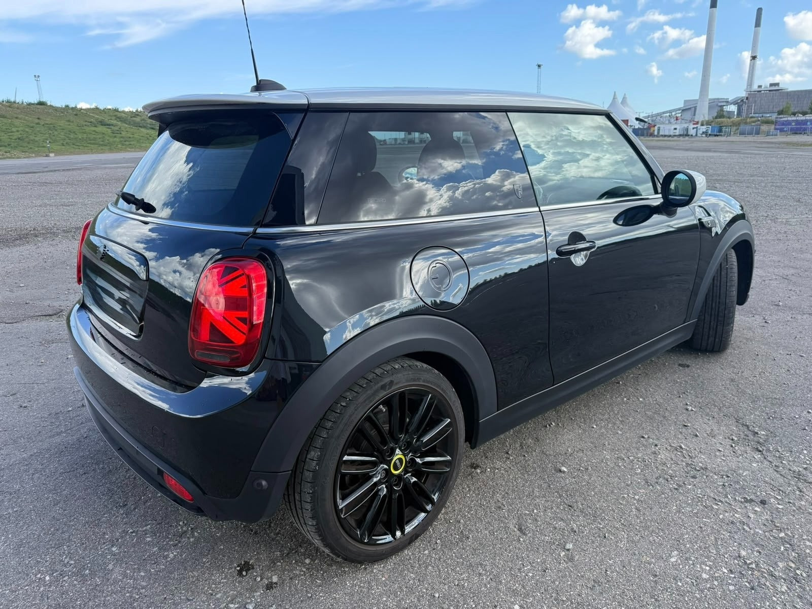 Sort Mini Cooper SE fra 2023