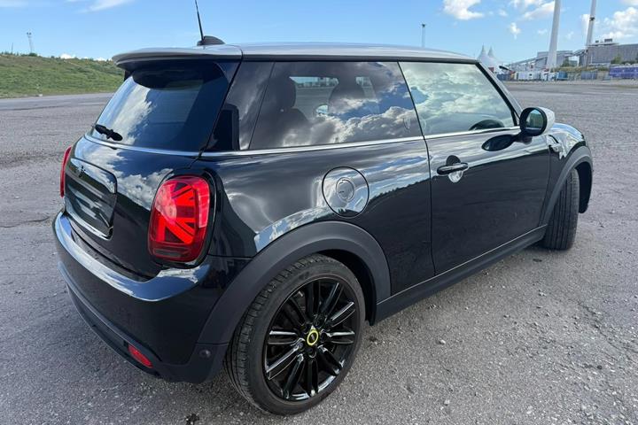Sort Mini Cooper SE fra 2023