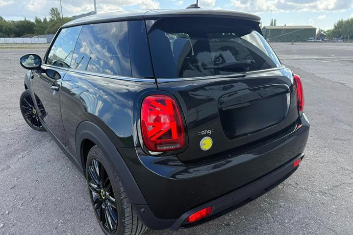 Sort Mini Cooper SE fra 2023
