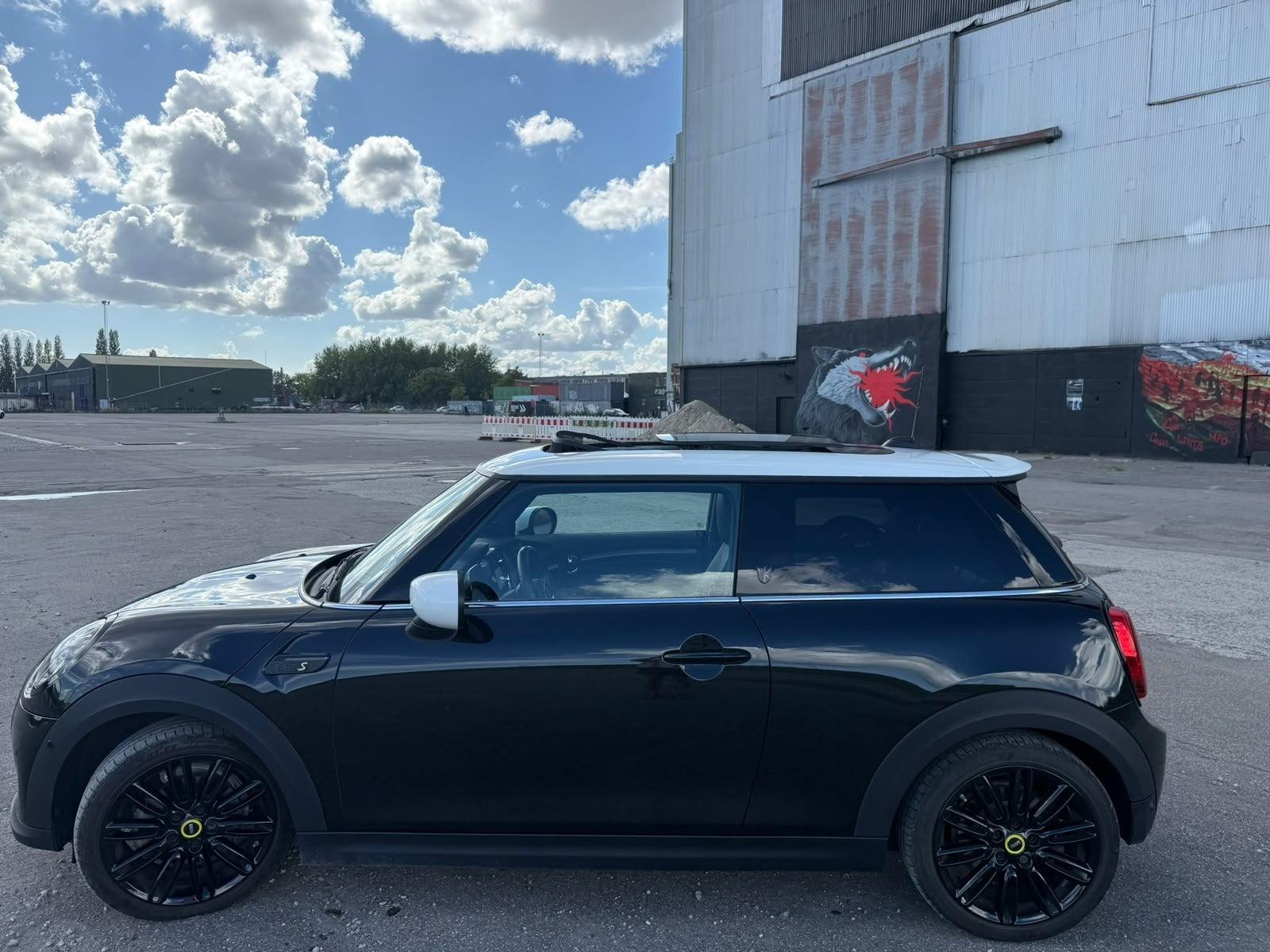 Sort Mini Cooper SE fra 2023