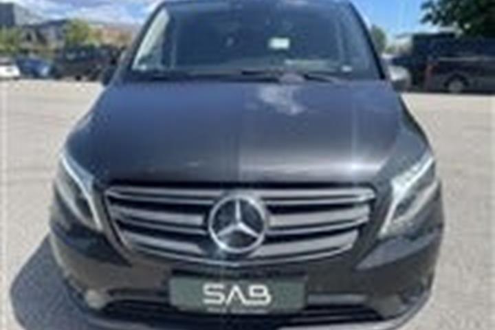 Sort Mercedes Vito 119 fra 2021