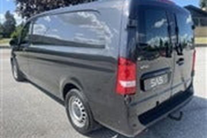 Sort Mercedes Vito 119 fra 2021