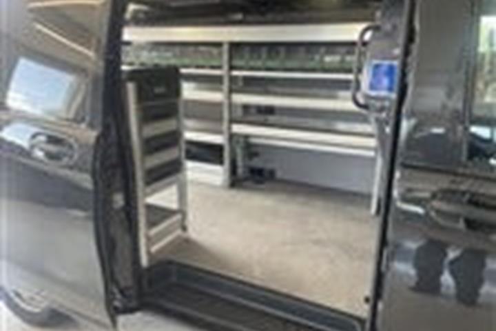 Sort Mercedes Vito 119 fra 2021
