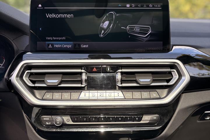 Rød BMW iX3 fra 2023
