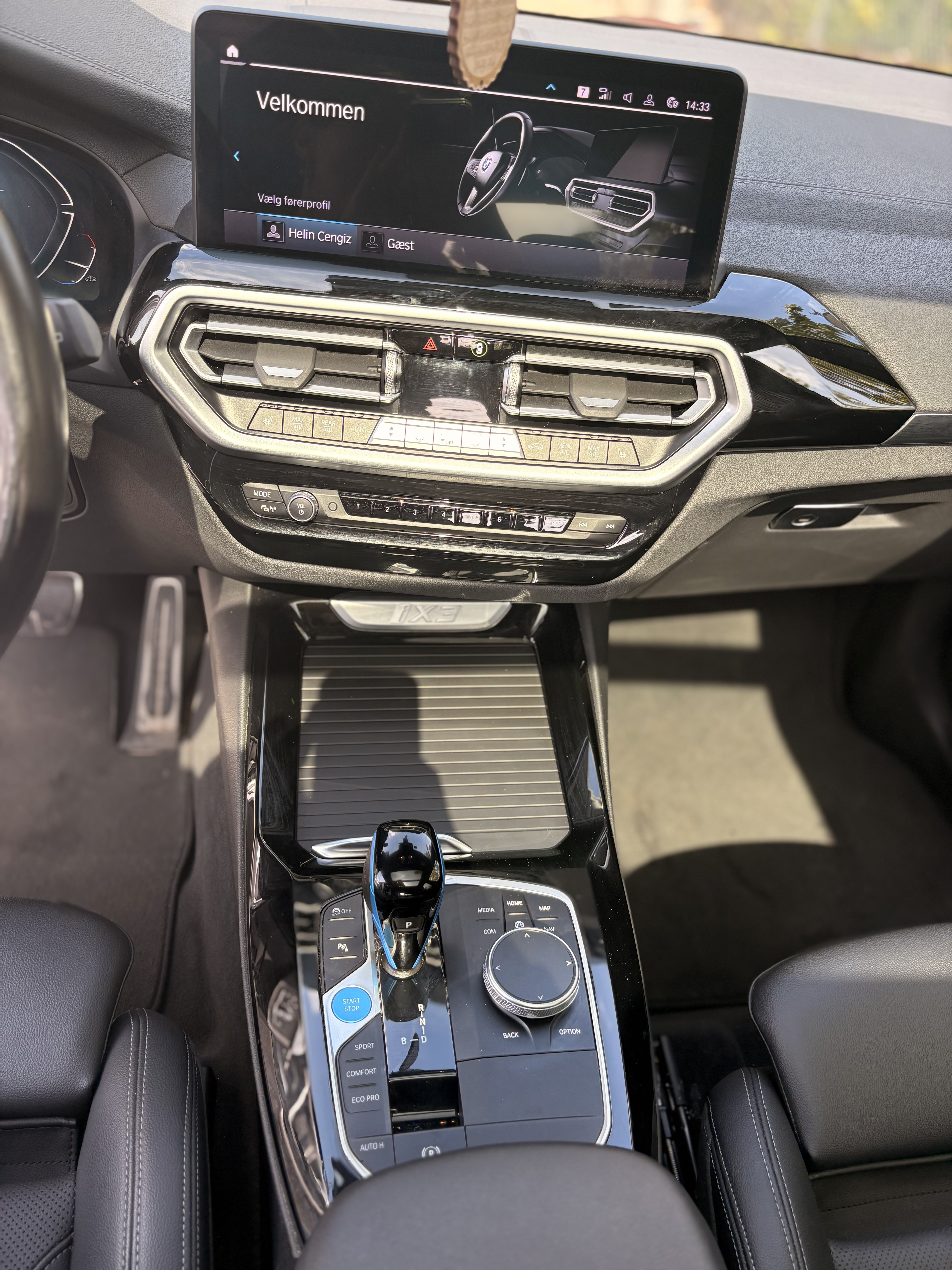 Rød BMW iX3 fra 2023