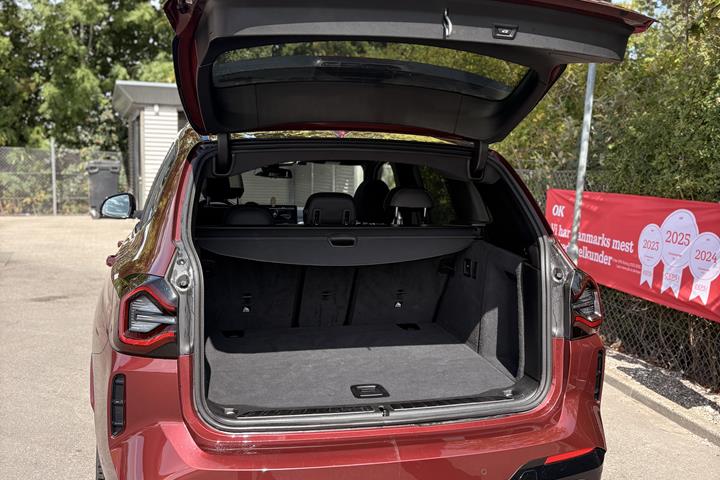 Rød BMW iX3 fra 2023