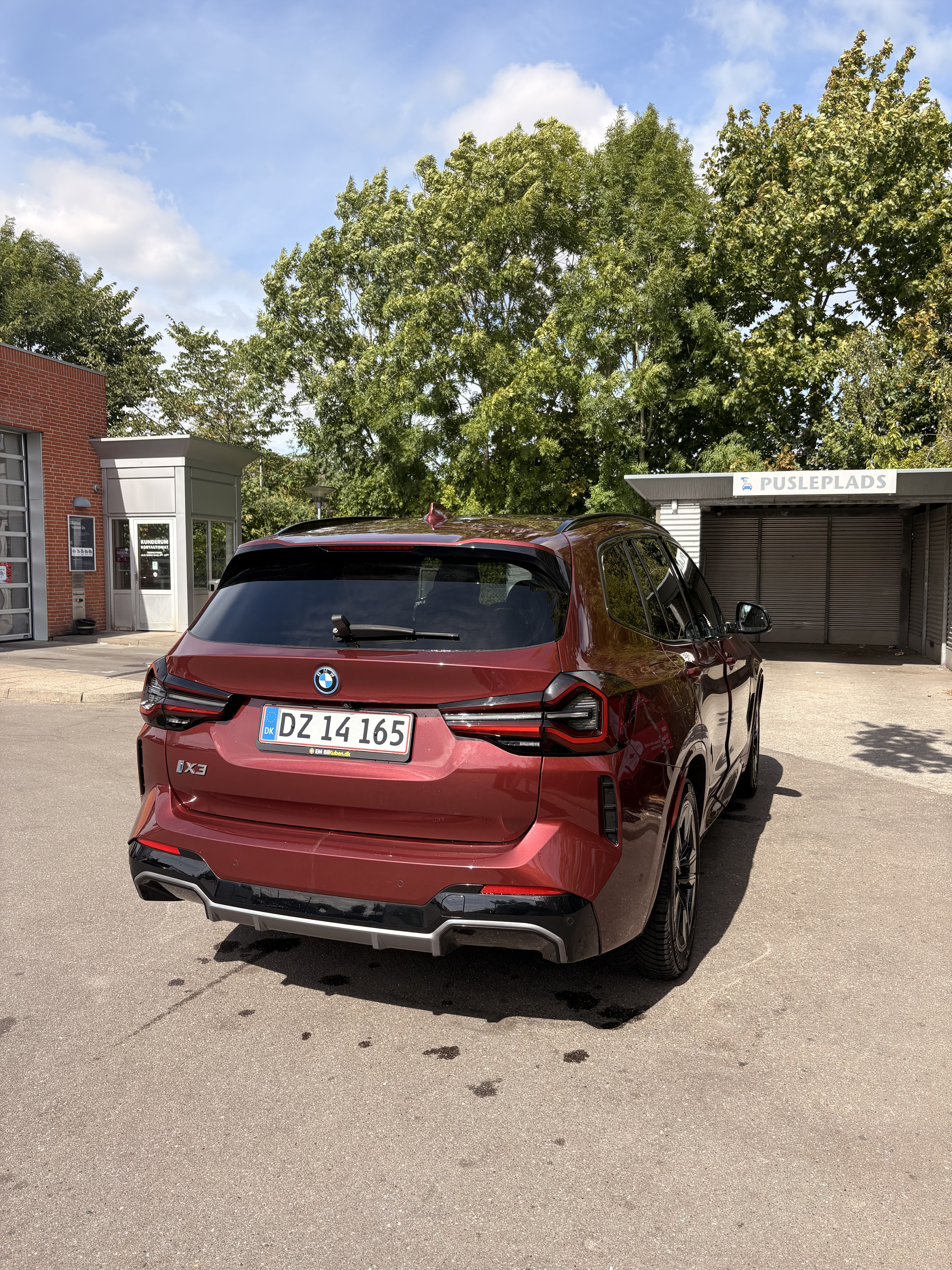 Rød BMW iX3 fra 2023