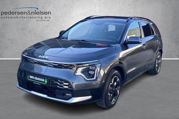 Grå Kia Niro EV fra 2024 set udefra