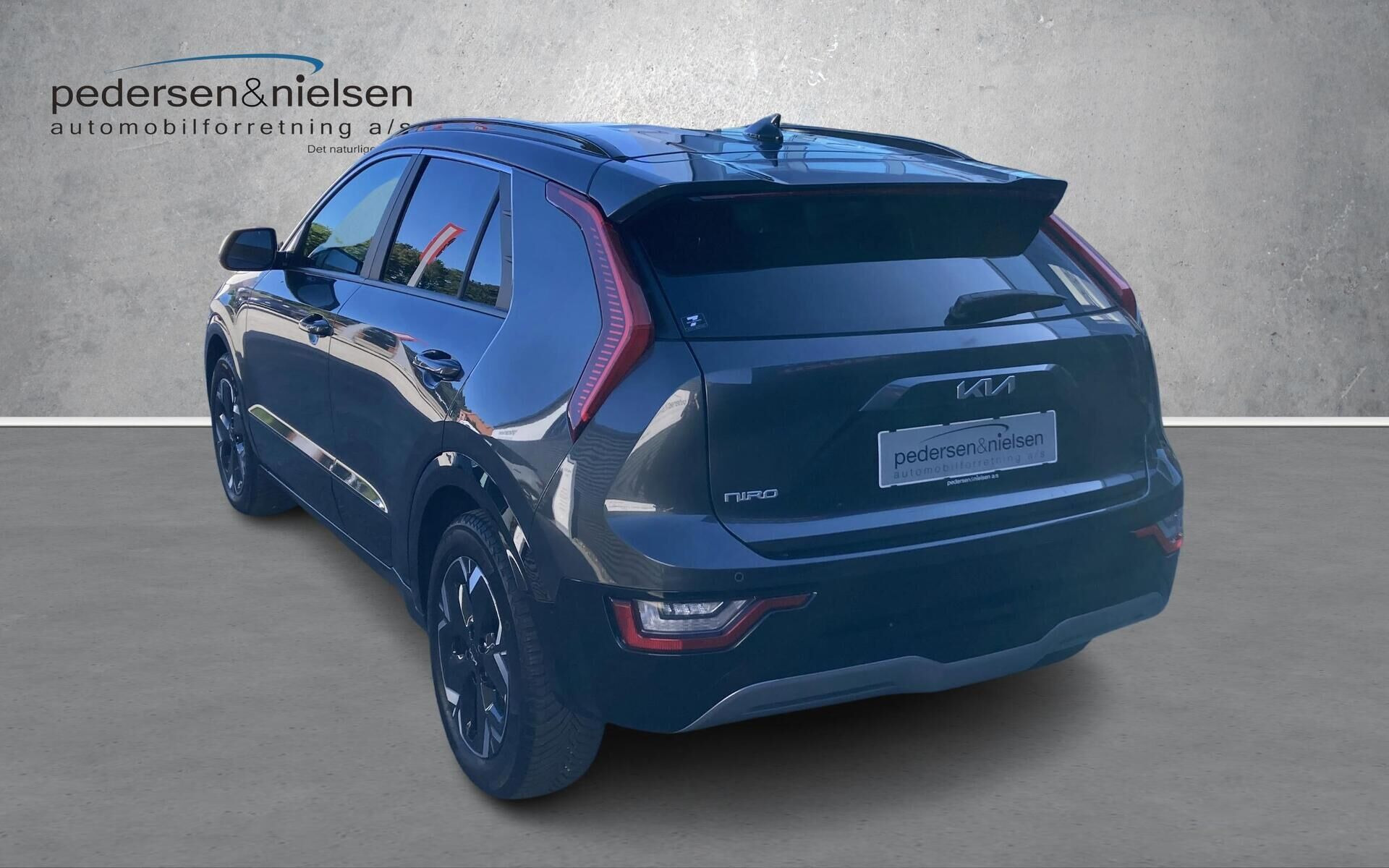 Grå Kia Niro EV fra 2024