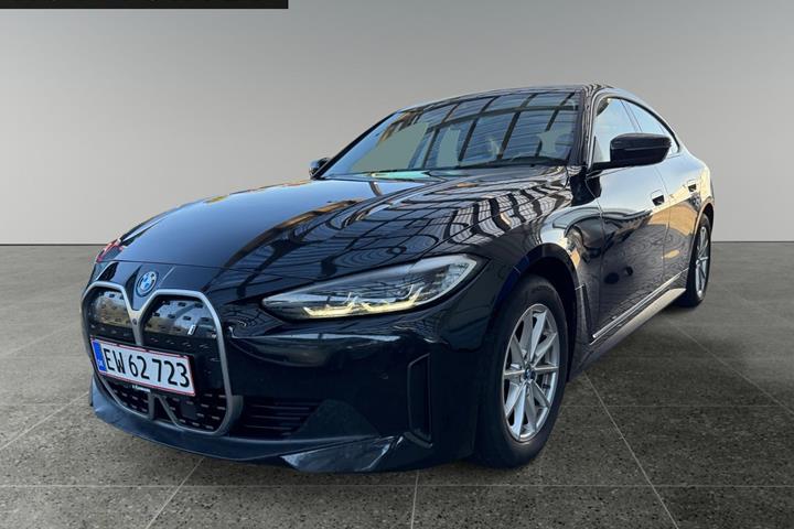 Sort BMW i4 fra 2022 set udefra