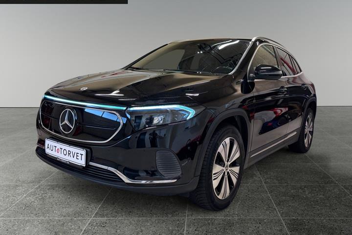 Sort Mercedes EQA250 fra 2021 set udefra