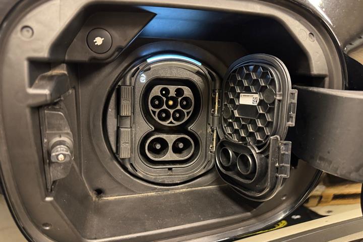 Sort Mercedes EQA250 fra 2021