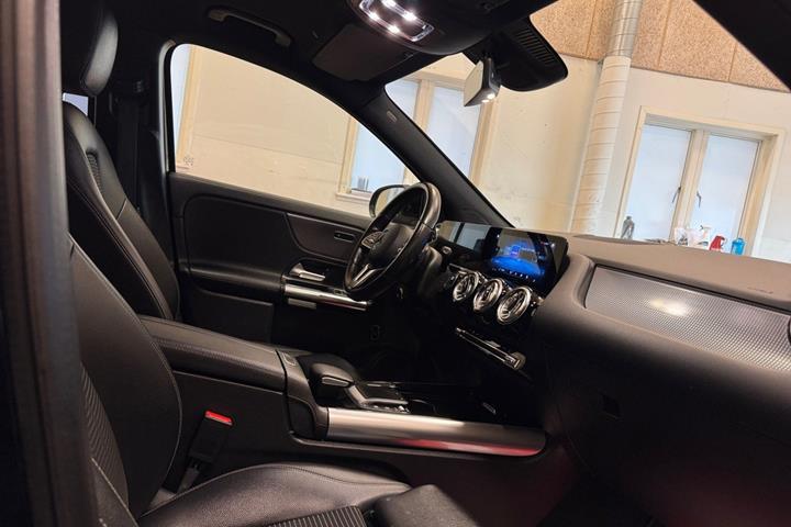 Sort Mercedes EQA250 fra 2021