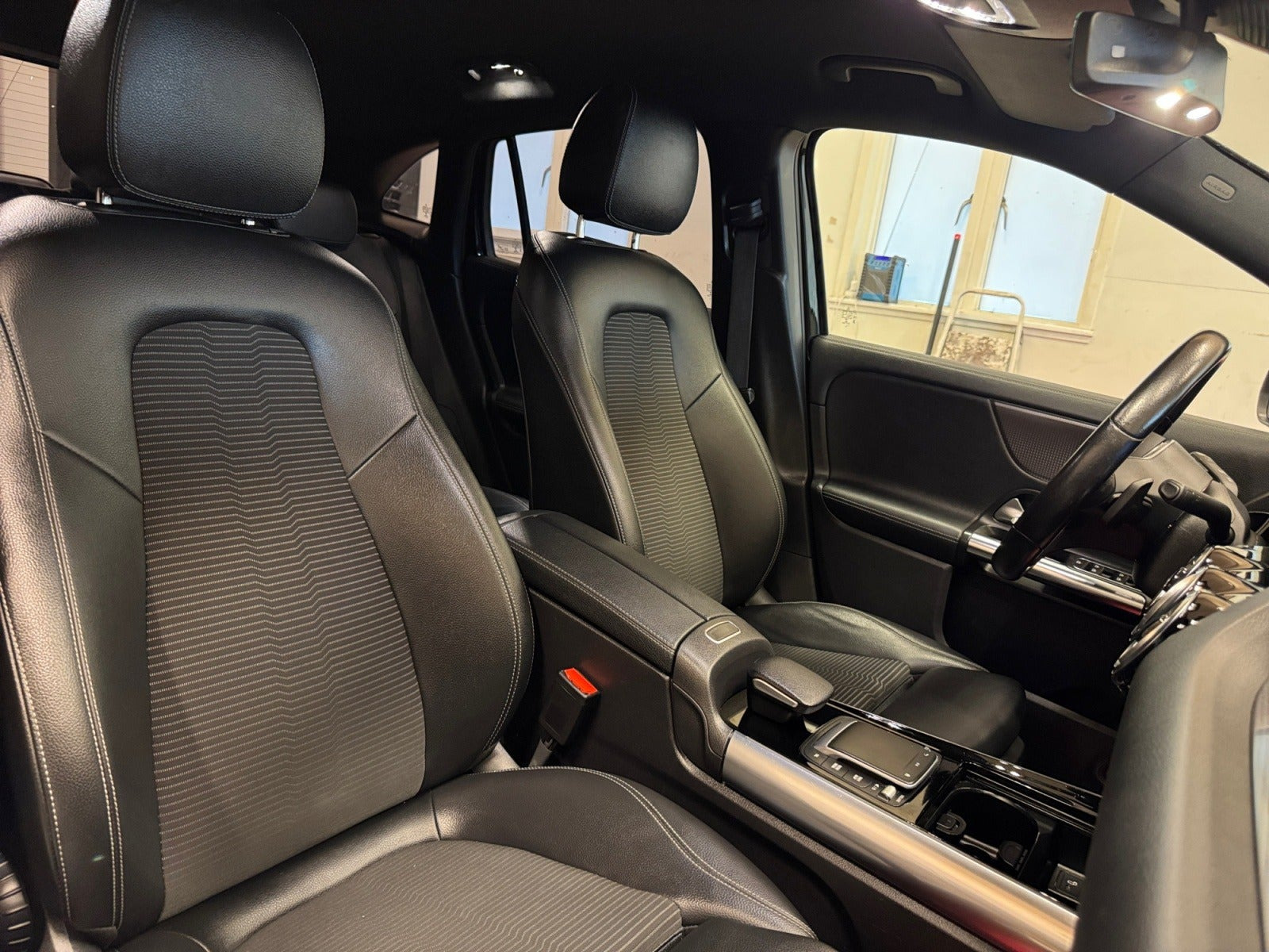 Sort Mercedes EQA250 fra 2021