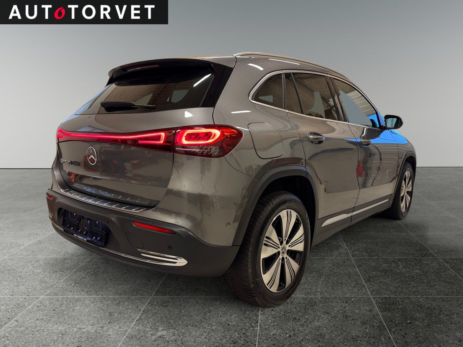 Grå Mercedes EQA250 fra 2021