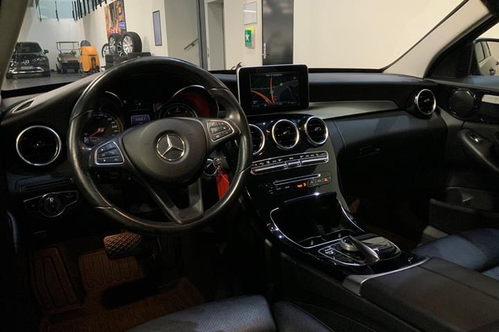 Sort Mercedes C220 d fra 2017