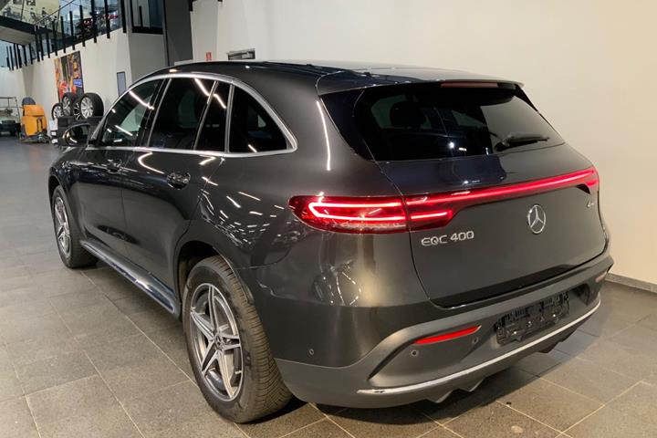 Grå Mercedes EQC400 fra 2023