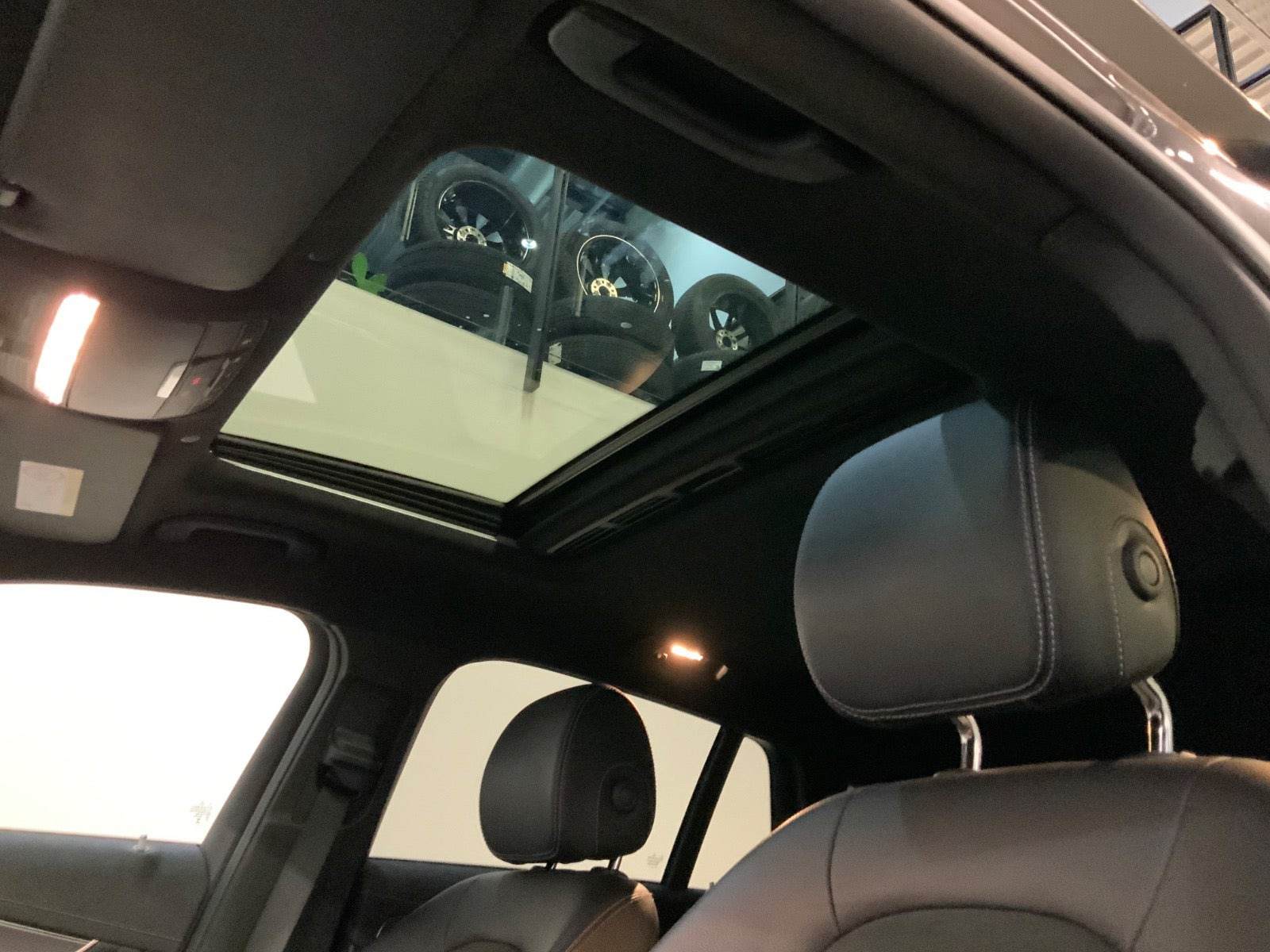 Grå Mercedes EQC400 fra 2023