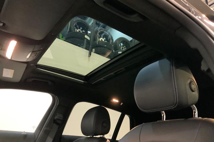 Grå Mercedes EQC400 fra 2023