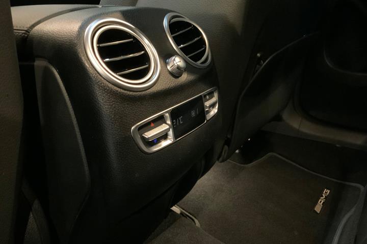 Grå Mercedes EQC400 fra 2023
