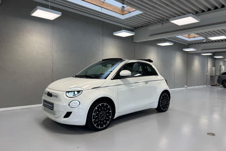 Hvid Fiat 500e fra 2023