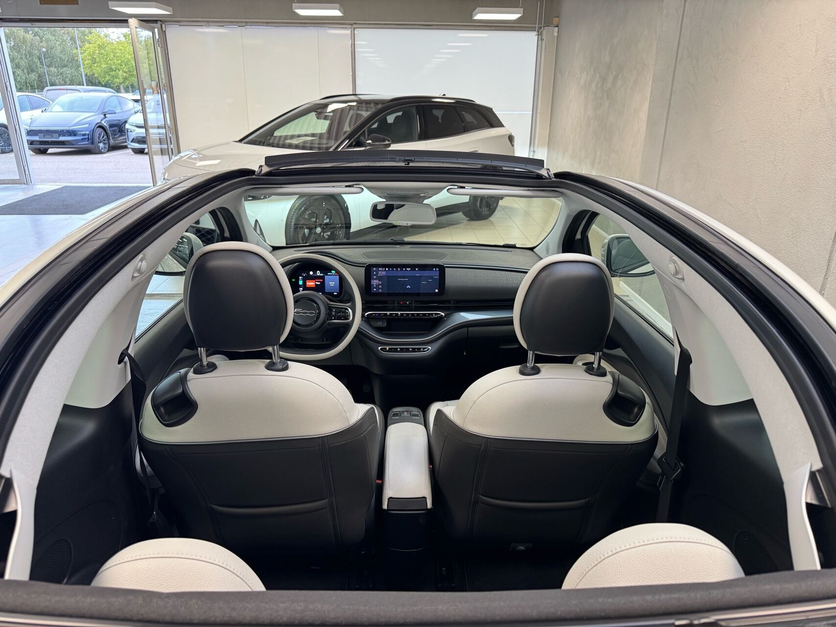 Hvid Fiat 500e fra 2023