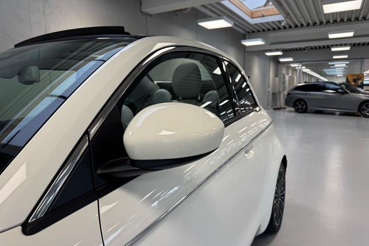 Hvid Fiat 500e fra 2023