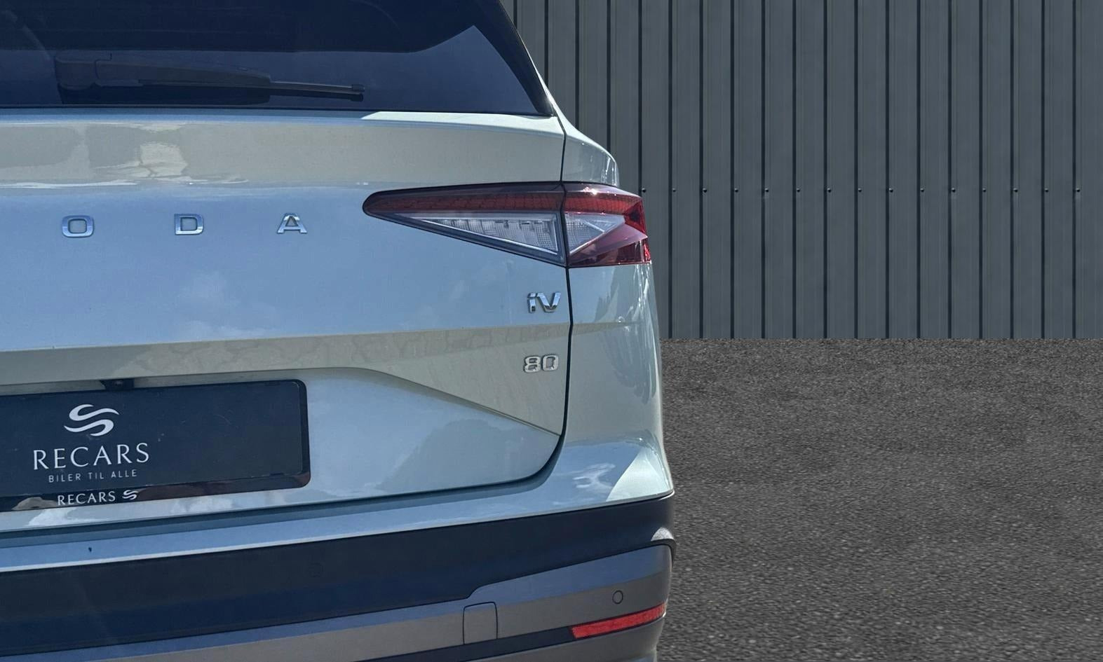 Grøn Skoda Enyaq fra 2023