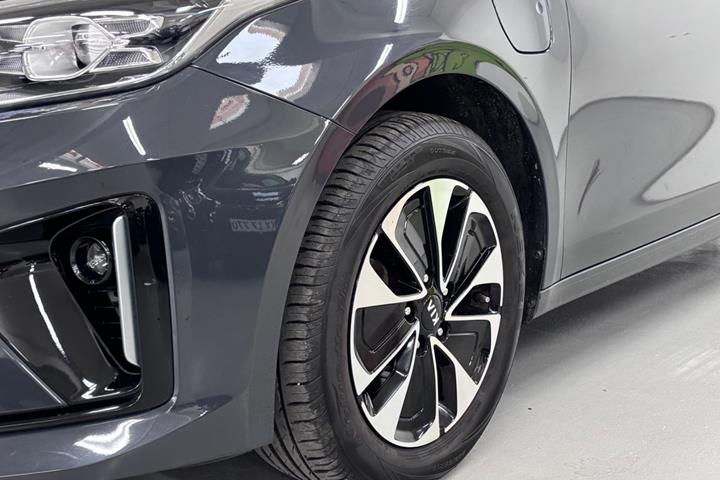 Grå Kia Ceed fra 2022