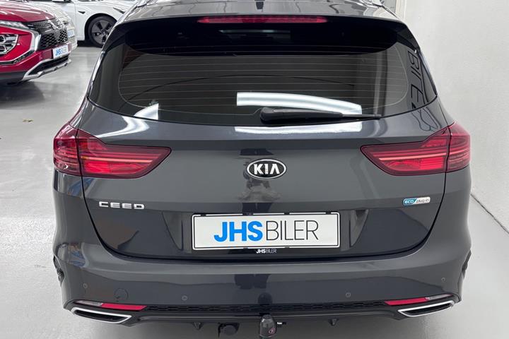 Grå Kia Ceed fra 2022