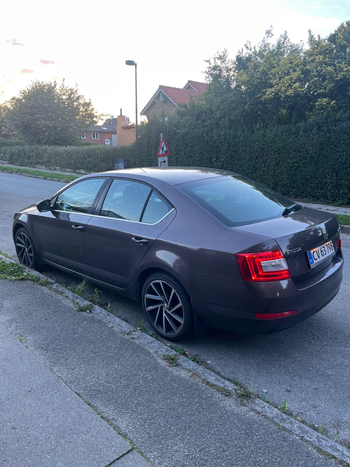 Brun Skoda Octavia fra 2014