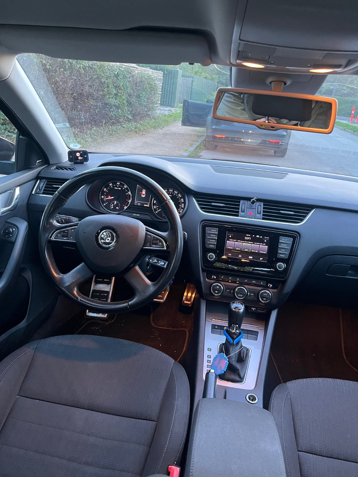 Brun Skoda Octavia fra 2014