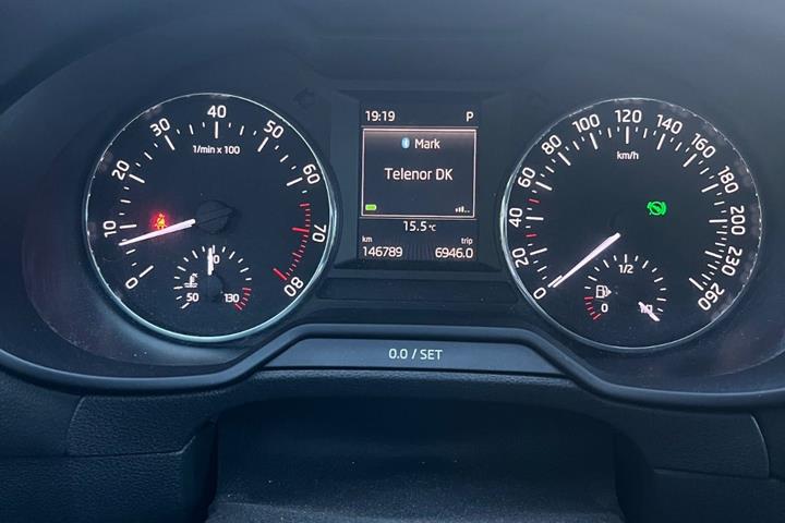Brun Skoda Octavia fra 2014