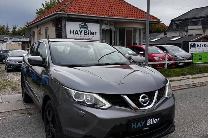 Grå Nissan Qashqai fra 2014