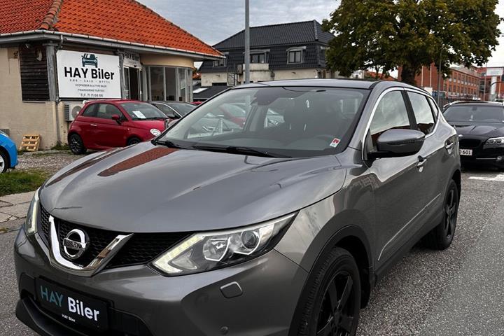 Grå Nissan Qashqai fra 2014