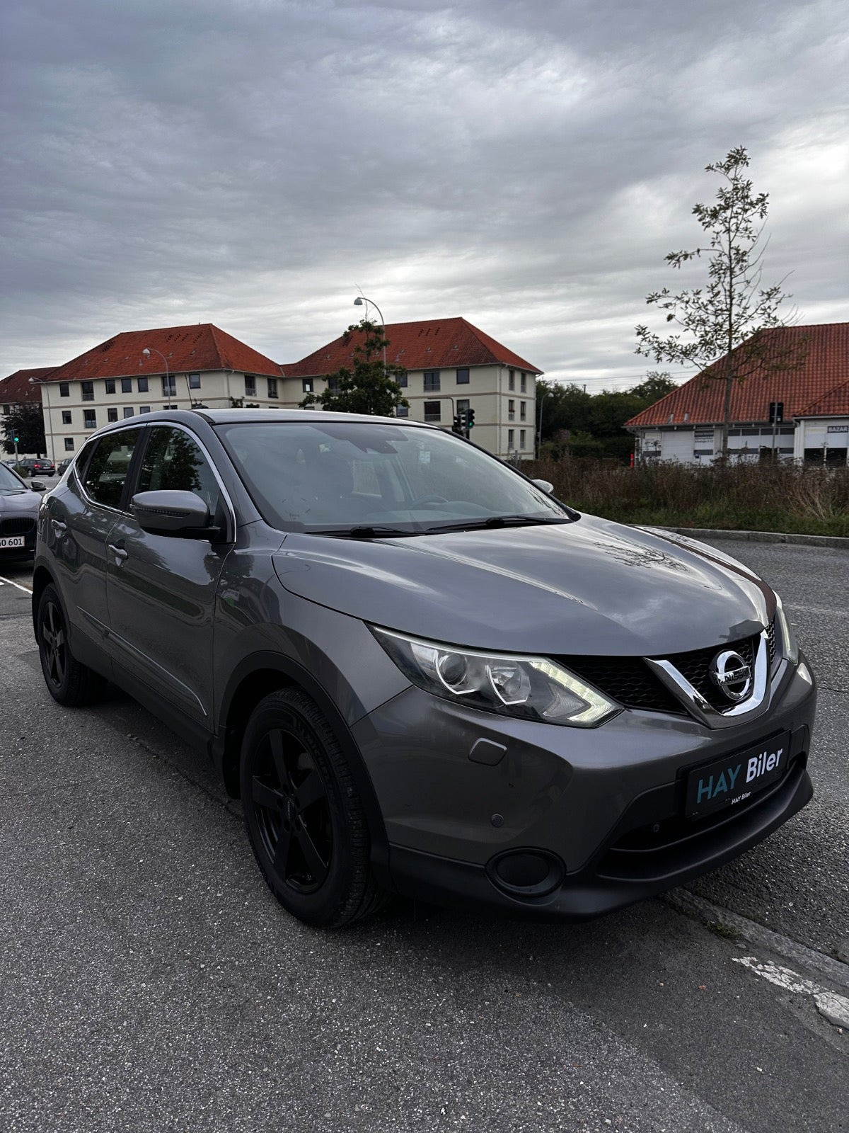 Grå Nissan Qashqai fra 2014