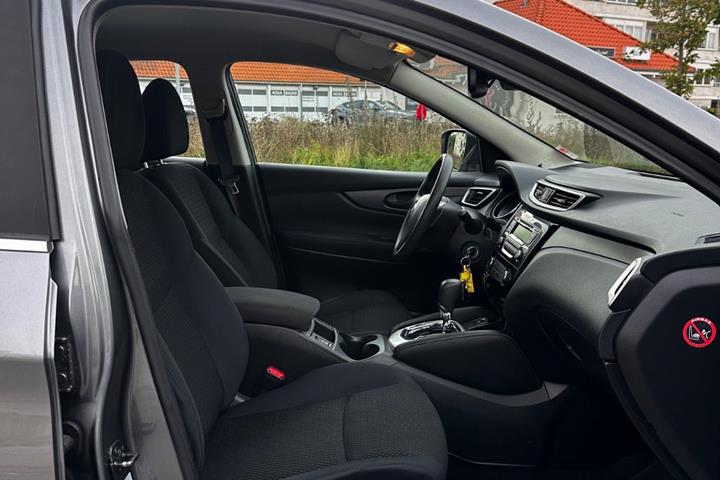 Grå Nissan Qashqai fra 2014