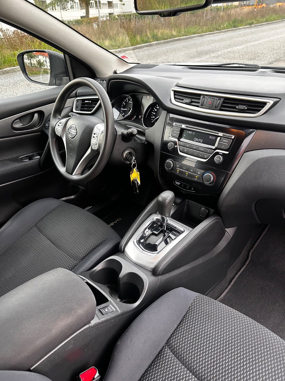 Grå Nissan Qashqai fra 2014