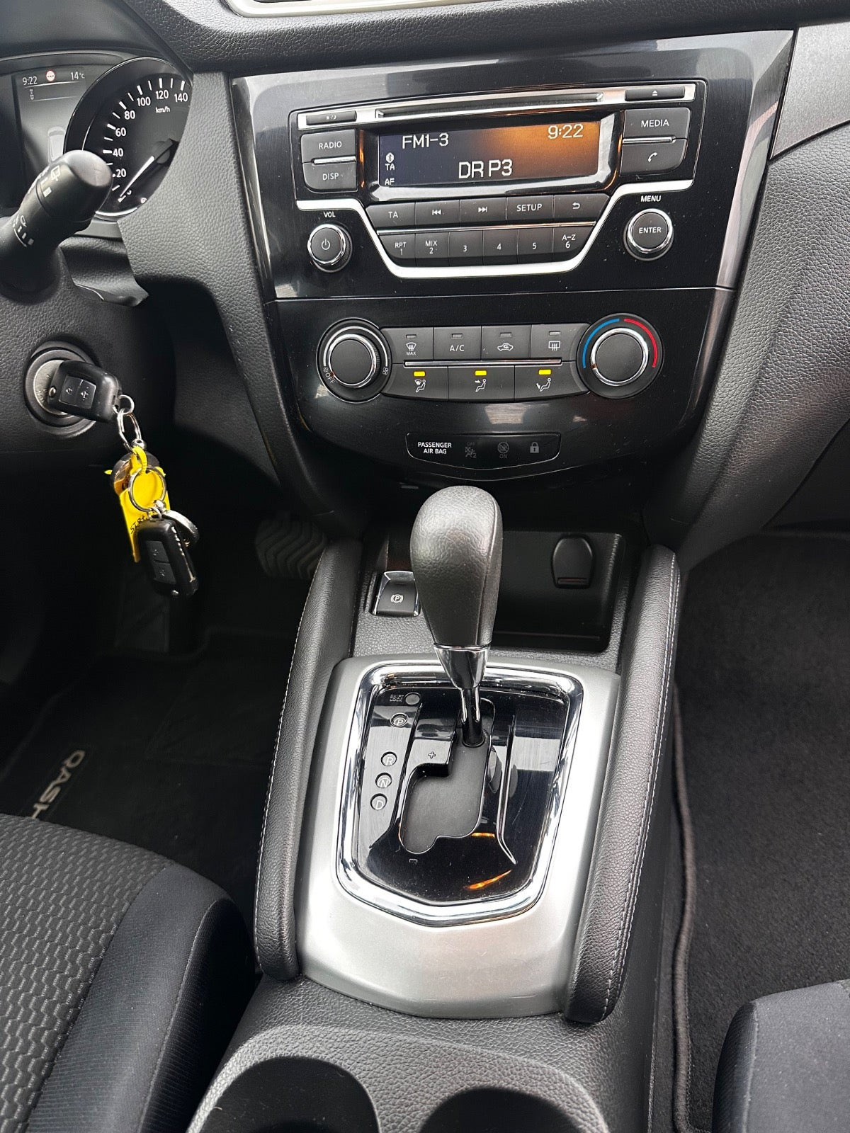 Grå Nissan Qashqai fra 2014