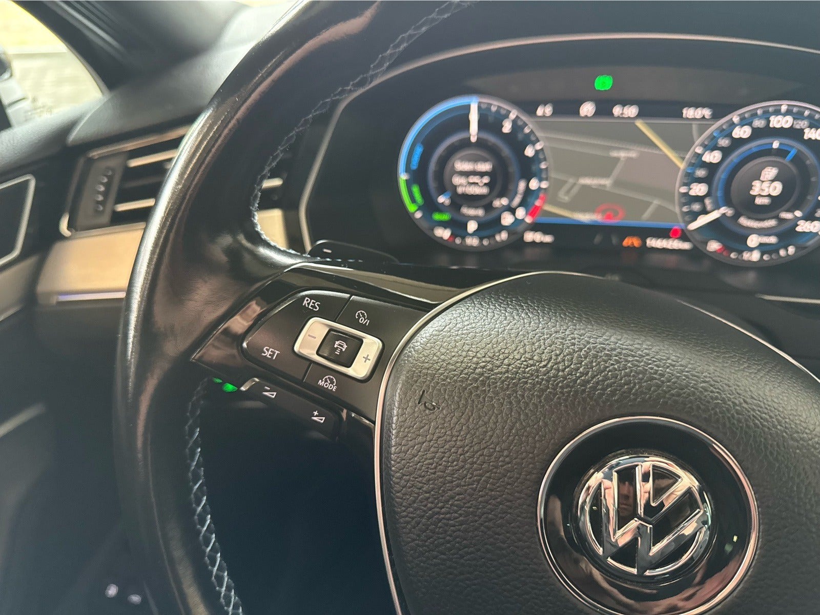 Sort VW Passat fra 2018