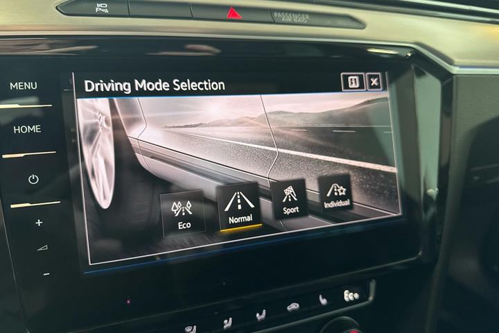 Sort VW Passat fra 2018