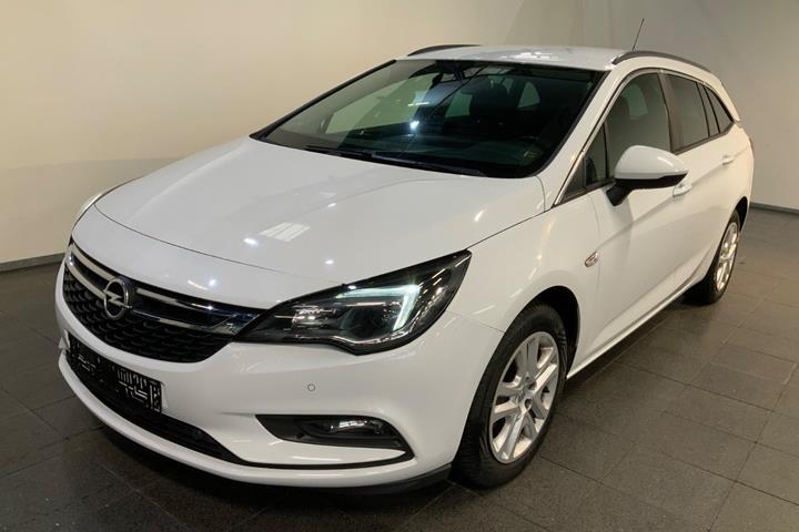 Hvid Opel Astra fra 2019 set udefra