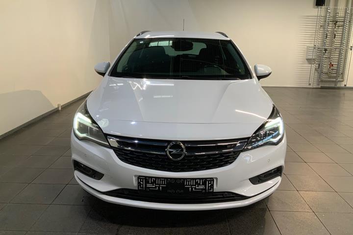 Hvid Opel Astra fra 2019