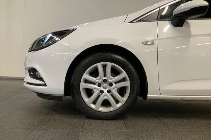 Hvid Opel Astra fra 2019